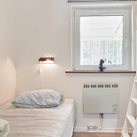 Casa de Férias Holiday Home Aakirkeby XVIII