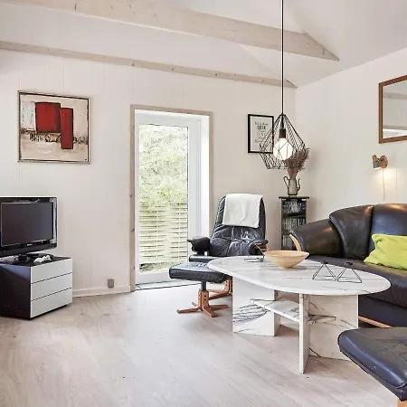 Casa de Férias Holiday Home Aakirkeby XVIII