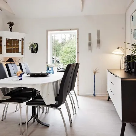 Casa de Férias Holiday Home Aakirkeby XVIII *